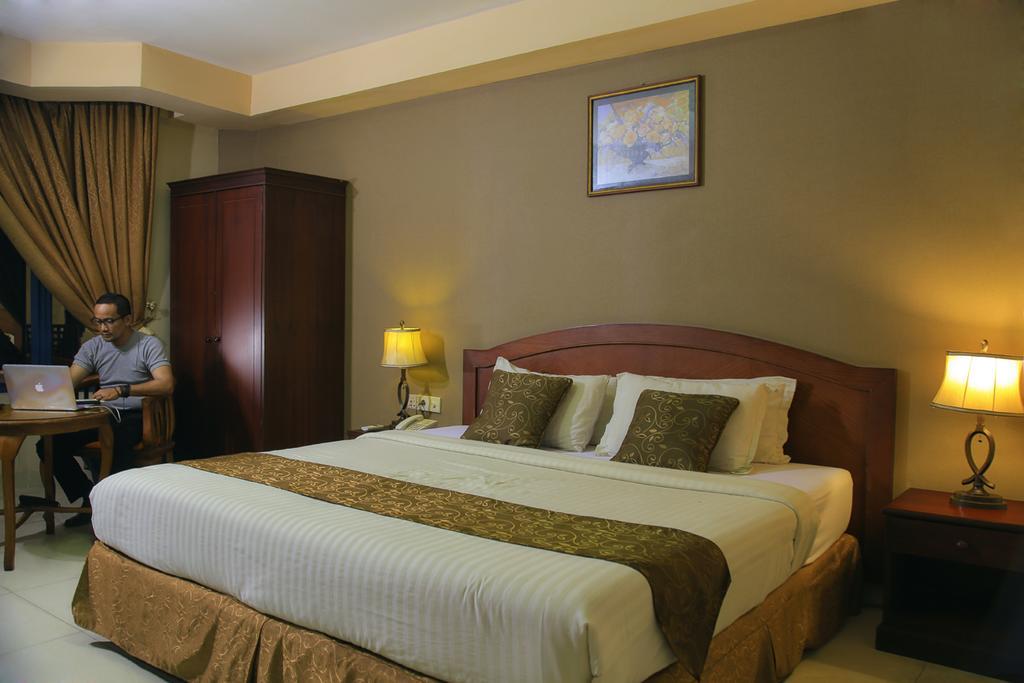 Grand Hotel Jambi Exterior photo